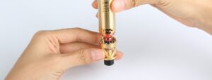 Einfaches Aufschrauben eine E-Zigarette